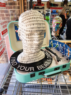 Music head with old record player